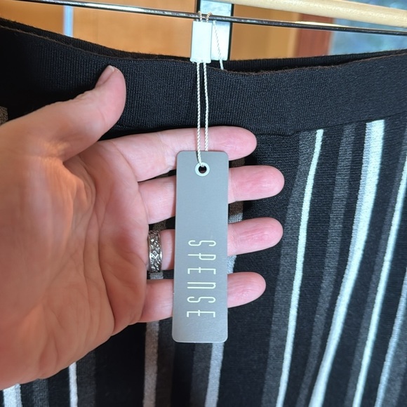 NWT Spense Black Gray White Stripe Knit Pencil Skirt Size Small - Picture 4 of 7